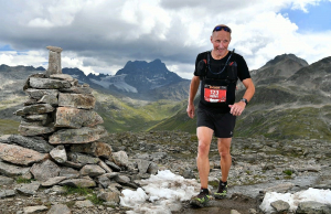 Henk op weg naar 2850 meter hoogte tijdens de 80 kilometer Trail van de Swiss Alpine in Davos